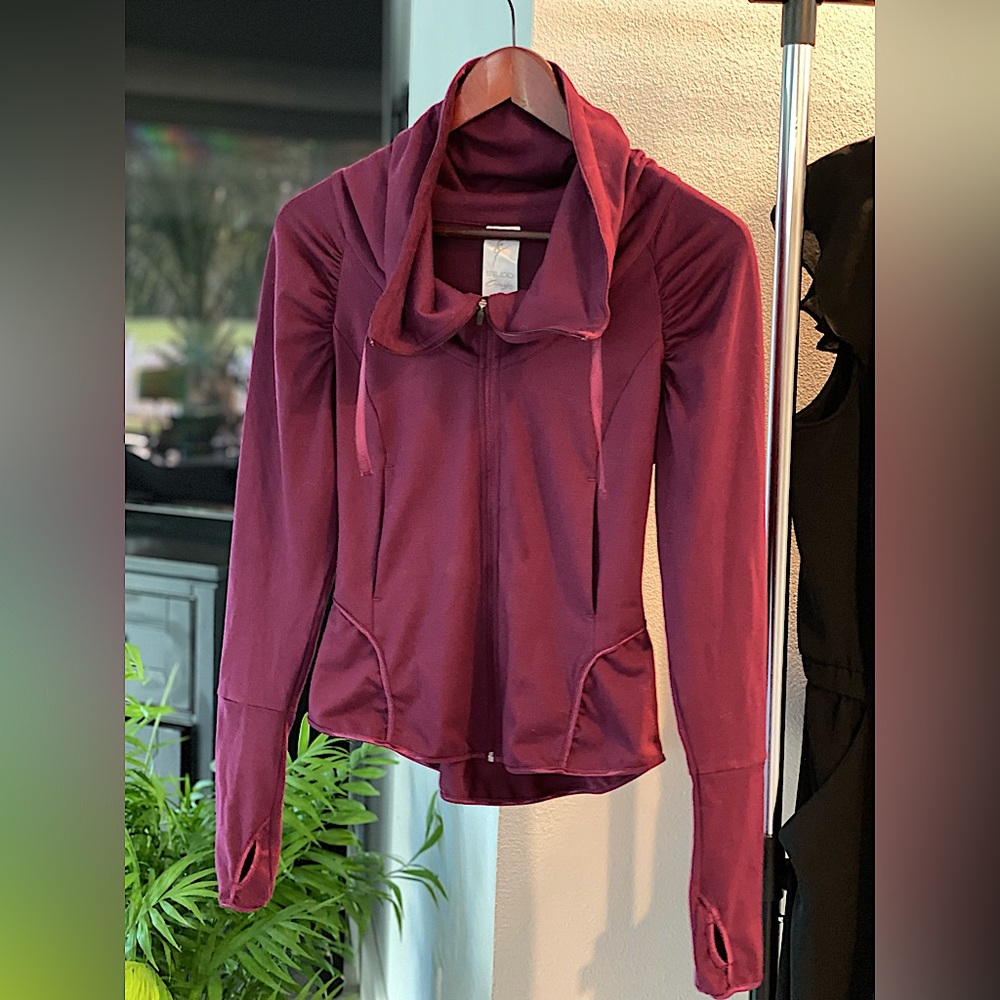 Studio jacket with a flared waist.